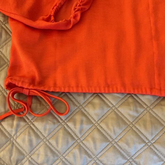 BCBG Max Azria Cold Shoulder Suzie Silky Blouse. Size XS. - Picture 5 of 8